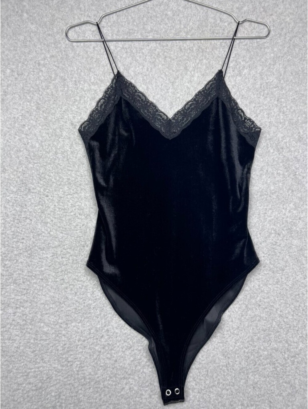 FOREVER 21 Black Velvet Bodysuit Womens Size Medium Lace Trim Spaghetti Strap M
